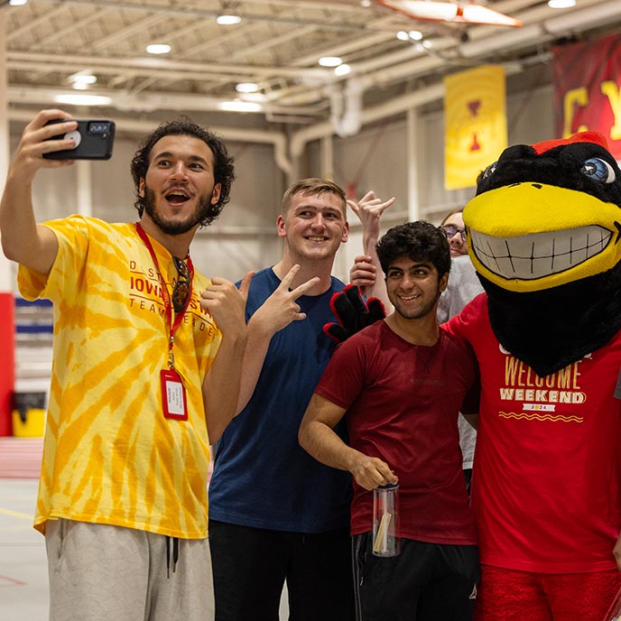 Students pose with the Cy mascot.